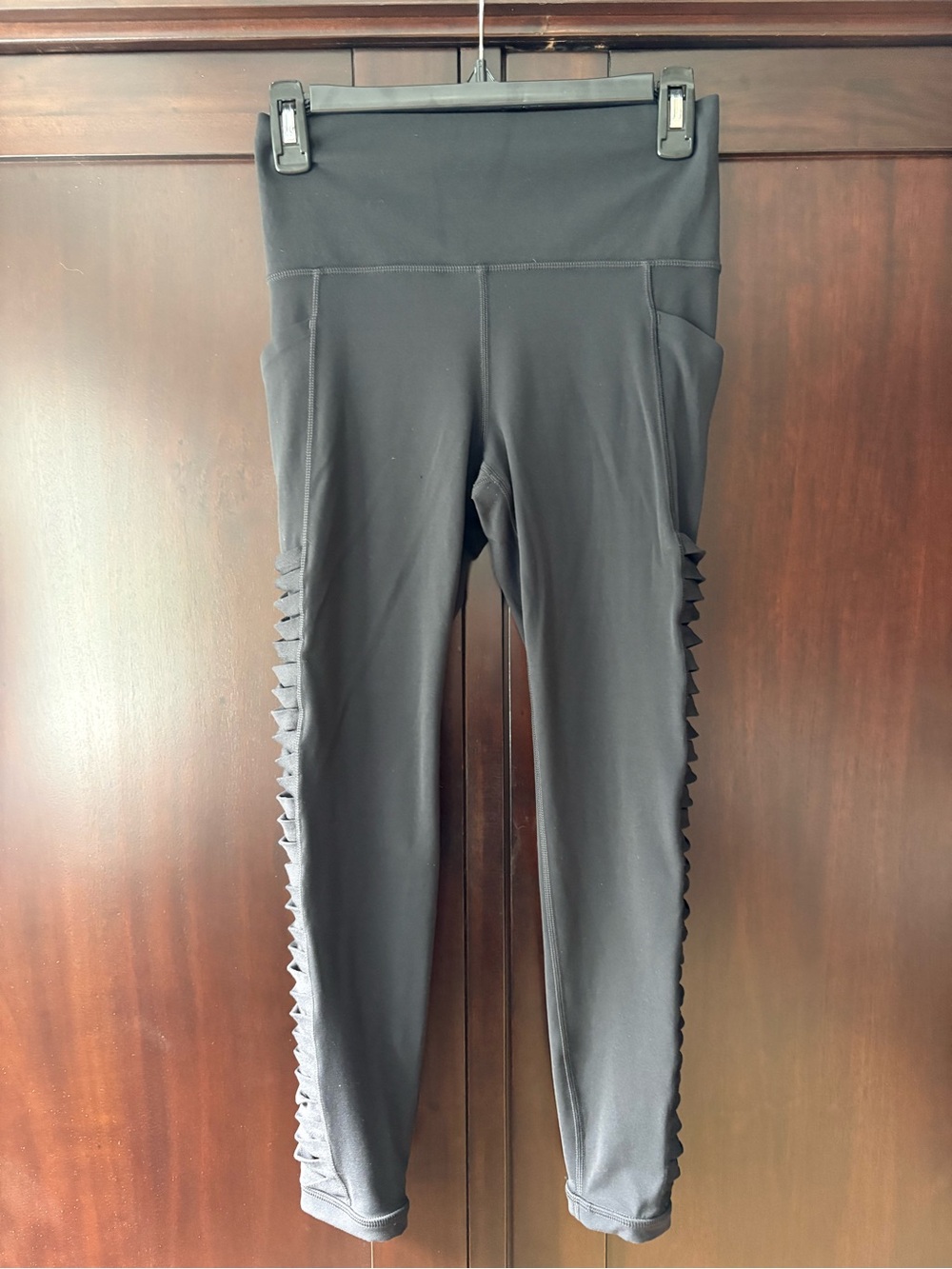 Athleta Salutation 7/8 Tight in Black